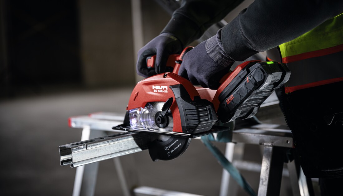 SCM 22-A Cordless Circular Saw