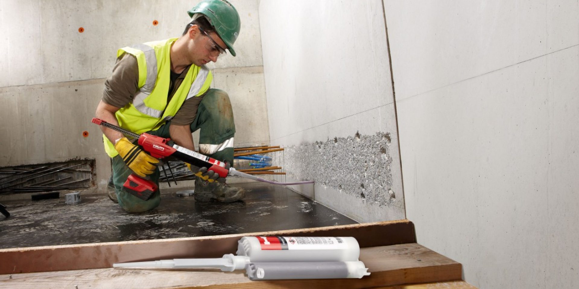 Find out how to work with chemical  products safely on the construction site,  with Hilti’s tailor-made health and safety  training.