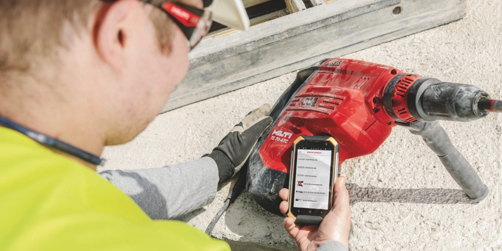 Schedule a service and view tool information with Hilti Connect